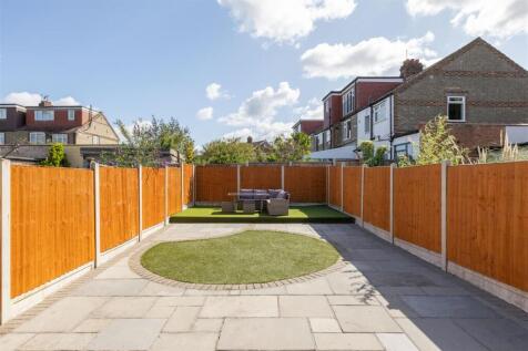 Larkshall Road, E4