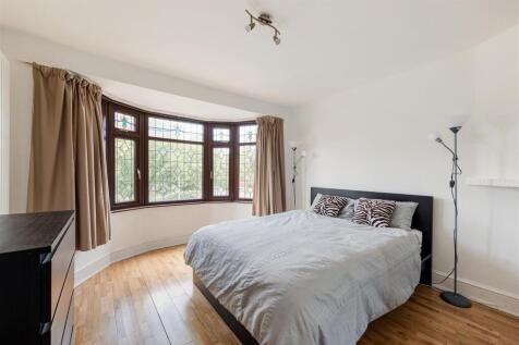 Larkshall Road, E4