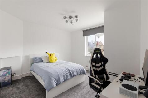 Larkshall Road, E4