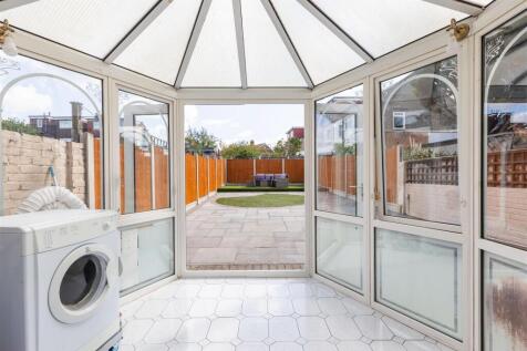 Larkshall Road, E4