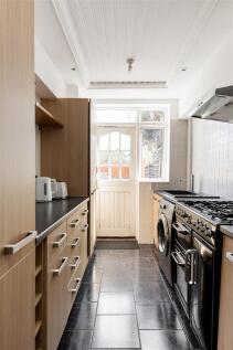 Larkshall Road, E4