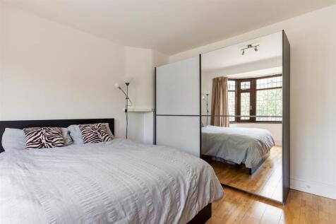 Larkshall Road, E4