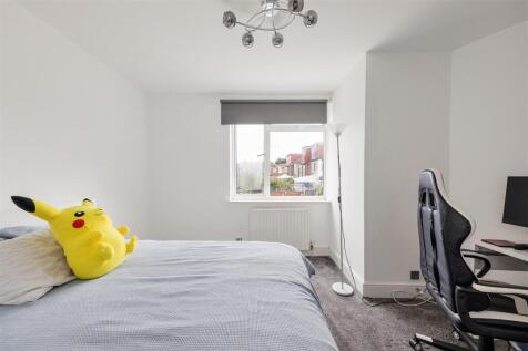 Larkshall Road, E4