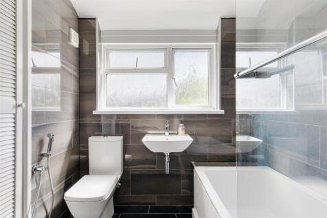 Larkshall Road, E4