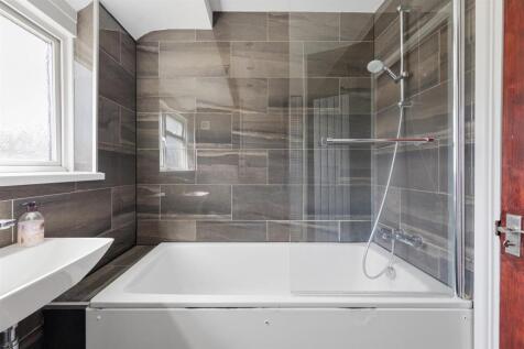 Larkshall Road, E4