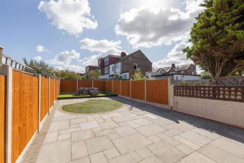 Larkshall Road, E4