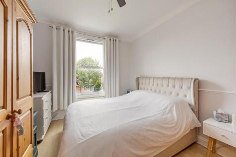 Westward Road, E4