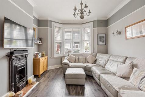 Westward Road, E4