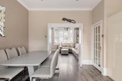 Westward Road, E4