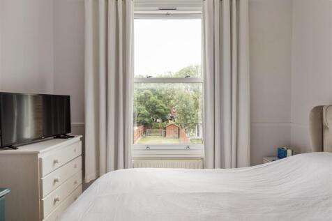 Westward Road, E4