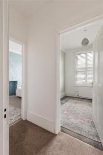 Westward Road, E4