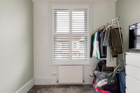 Westward Road, E4