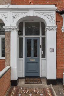Westward Road, E4