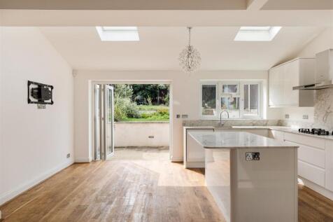 Beech Hall Crescent, E4