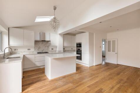 Beech Hall Crescent, E4