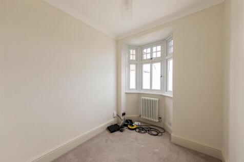 Beech Hall Crescent, E4