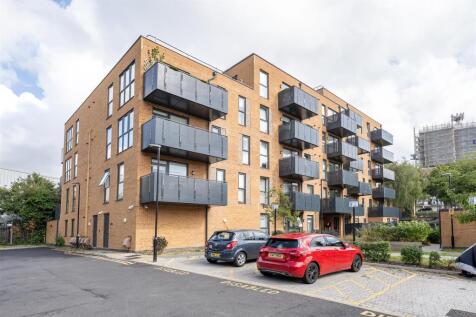 Lena Kennedy Close, E4