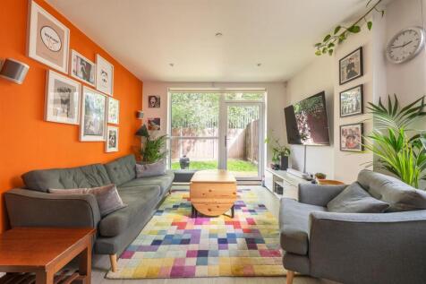 Lena Kennedy Close, E4