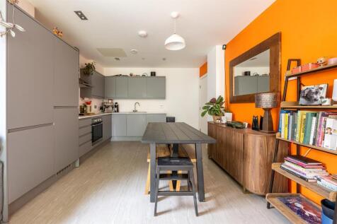 Lena Kennedy Close, E4