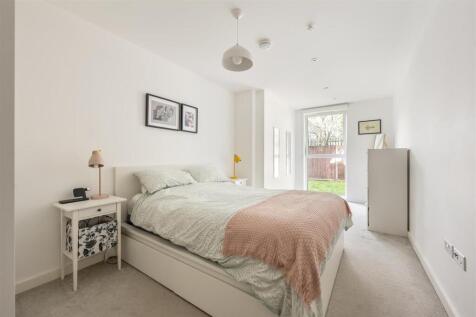 Lena Kennedy Close, E4