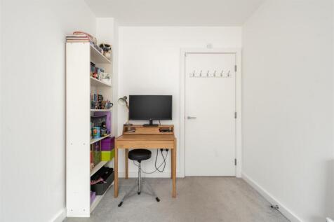 Lena Kennedy Close, E4