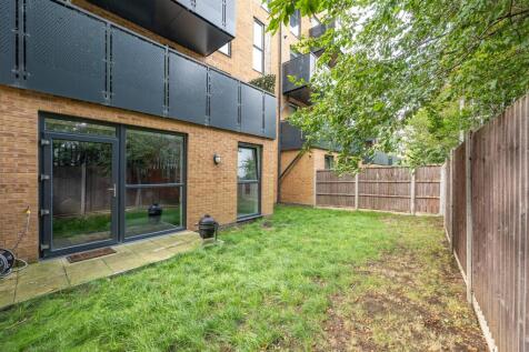 Lena Kennedy Close, E4