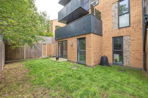 Lena Kennedy Close, E4