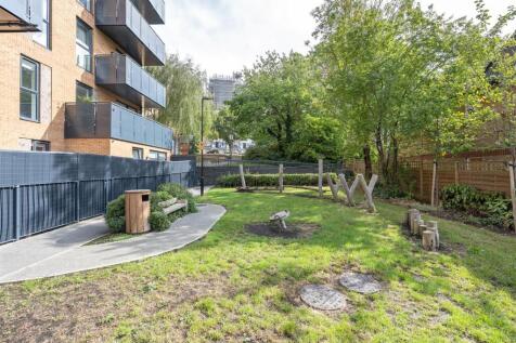Lena Kennedy Close, E4