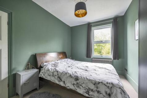 Selwyn Avenue, E4