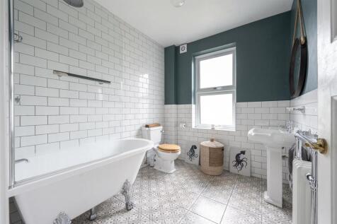 Selwyn Avenue, E4