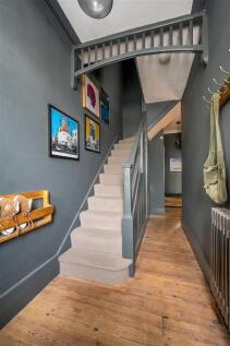 Selwyn Avenue, E4