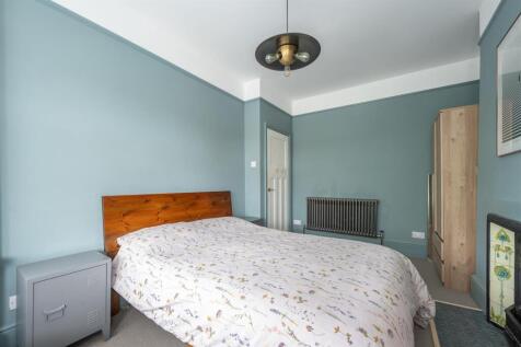 Selwyn Avenue, E4
