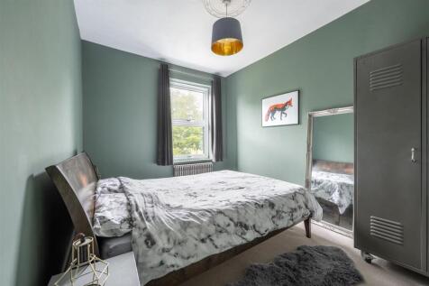 Selwyn Avenue, E4