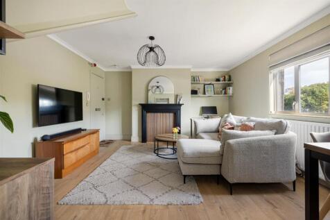 Conifers Lodge, IG8