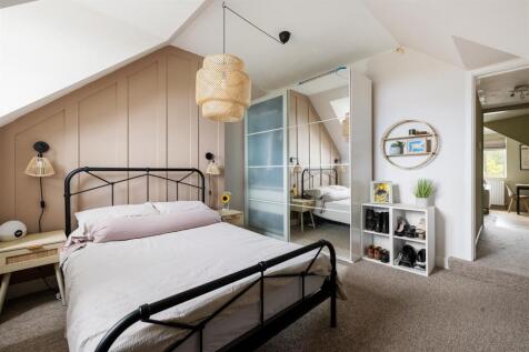 Conifers Lodge, IG8