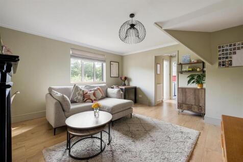 Conifers Lodge, IG8