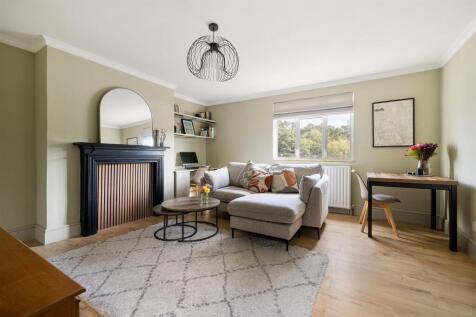 Conifers Lodge, IG8