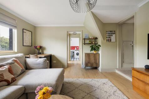 Conifers Lodge, IG8