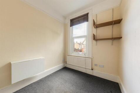 Hale End Road E4
