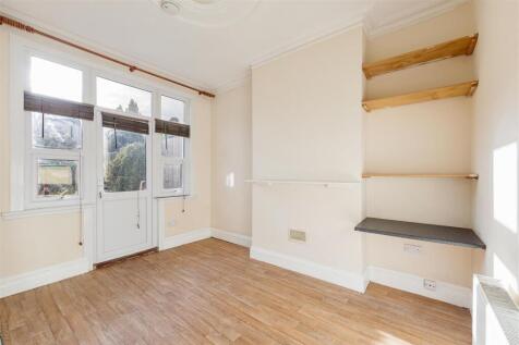 Hale End Road E4