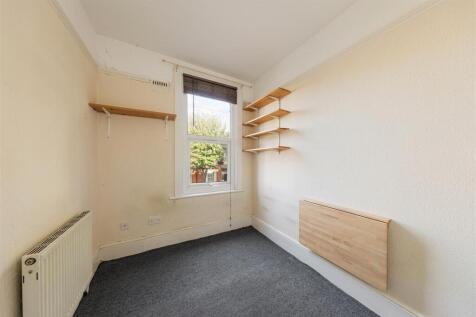 Hale End Road E4