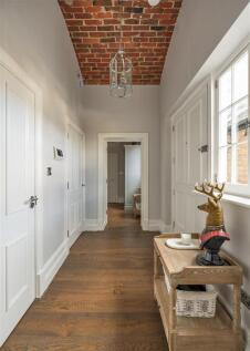 Hallway-1.jpg