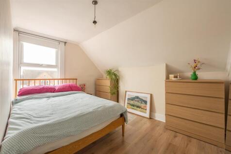 Queens Grove Road E4