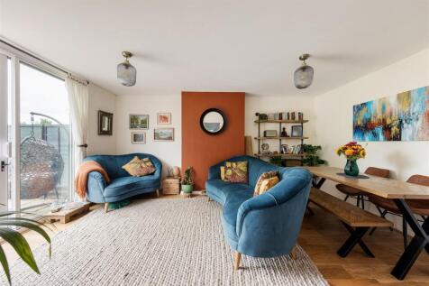 Heathcote Grove E4