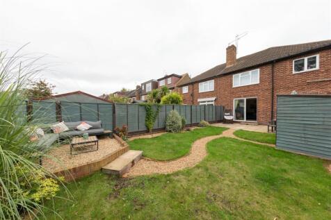 Heathcote Grove E4