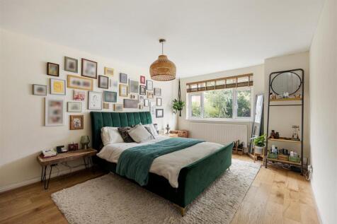 Heathcote Grove E4