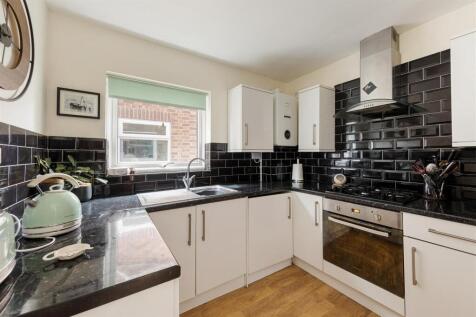 Heathcote Grove E4
