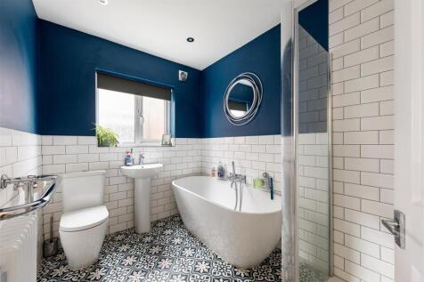 Heathcote Grove E4