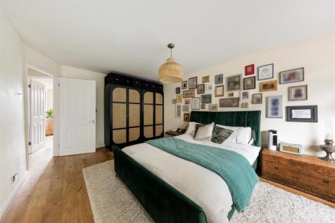 Heathcote Grove E4