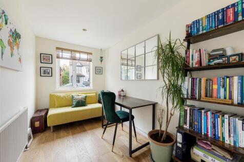 Heathcote Grove E4
